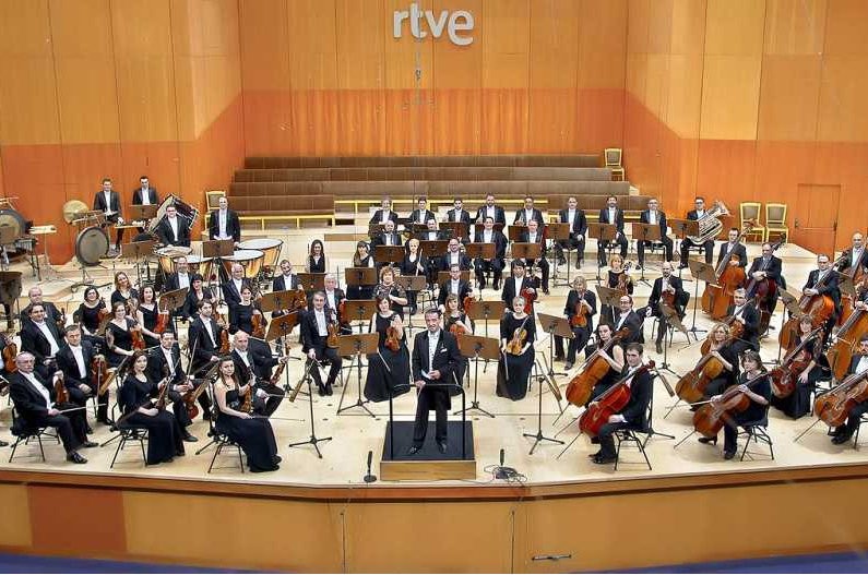 Miguel Ángel Gómez-Martínez, director titular de la Orquesta RTVE, recibe el I Premio Casa de Granada en Madrid
